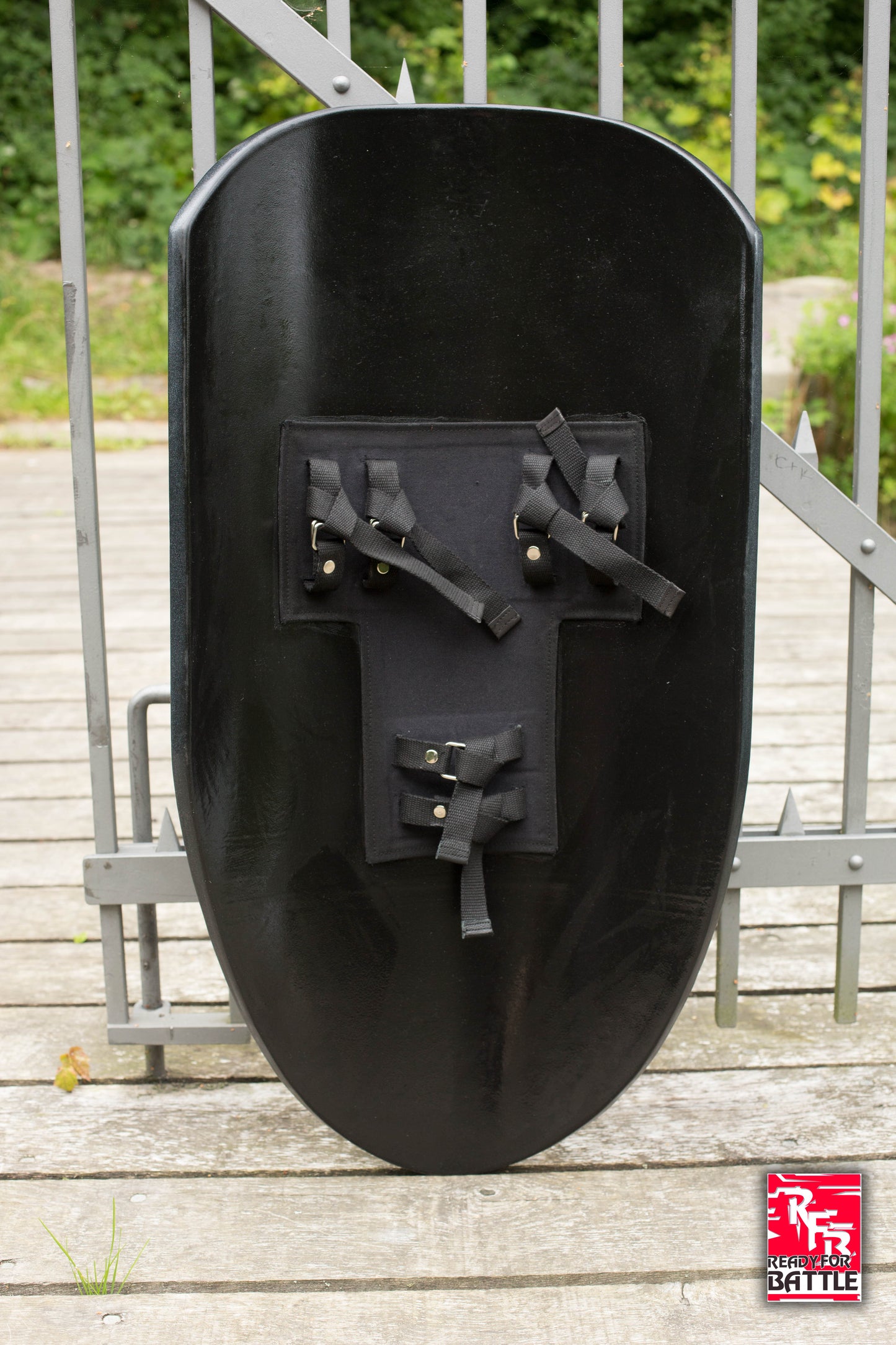 Large Shield Black/Silver